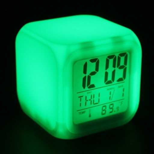 Настенные часы с подсветкой: в чем их особенности Как выбрать часы, светящиеся в темноте Как подобрать к интерьеру Светодиодные цифровые и электронные часы и другие разновидности. Обзор популярных моделей.