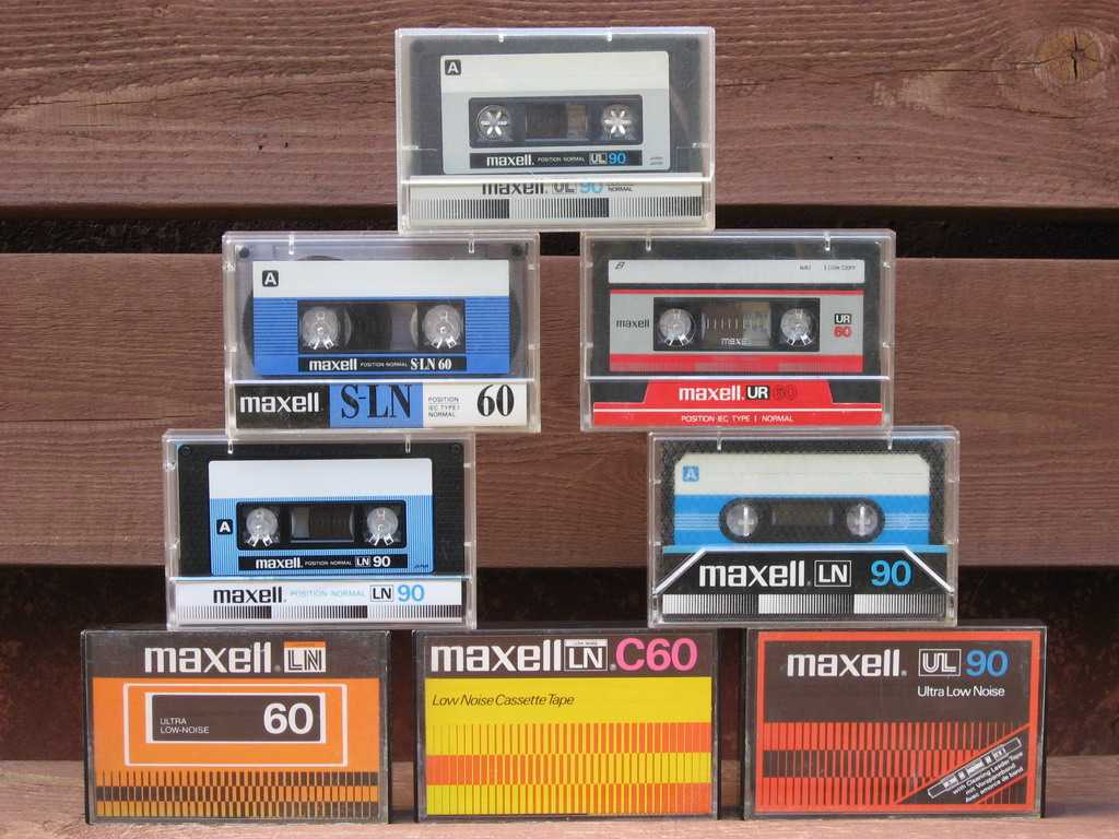 Каталог аудиокассет. Компакт кассета Maxell. Магнитофонная кассета Maxell. Компакт кассета 80х. Кассета Maxell ul 60.