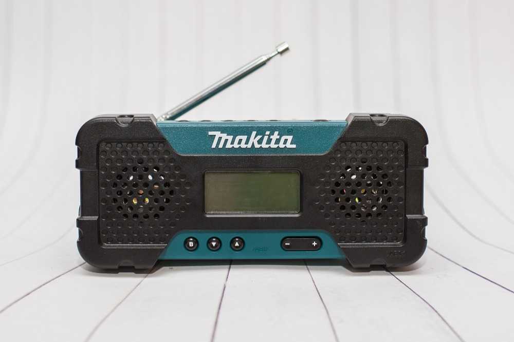 Что можно сказать про радио Makita Чем примечателен аккумуляторный радиоприемник MR051, радио MR052, другие модели этой марки Как правильно выбрать радиоприемник Makita