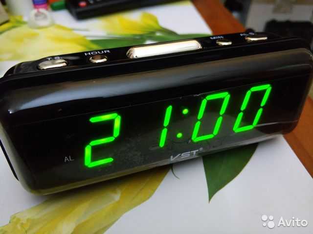 Электронные настольные часы-будильник: особенности и выбор