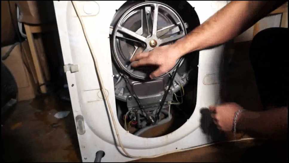 Как снять и разобрать бак стиральной машины?