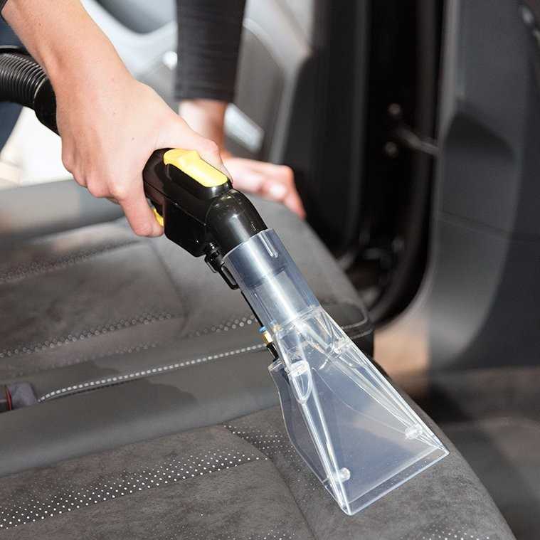 Моющий пылесос для химчистки салона автомобиля: влажная уборка в машине