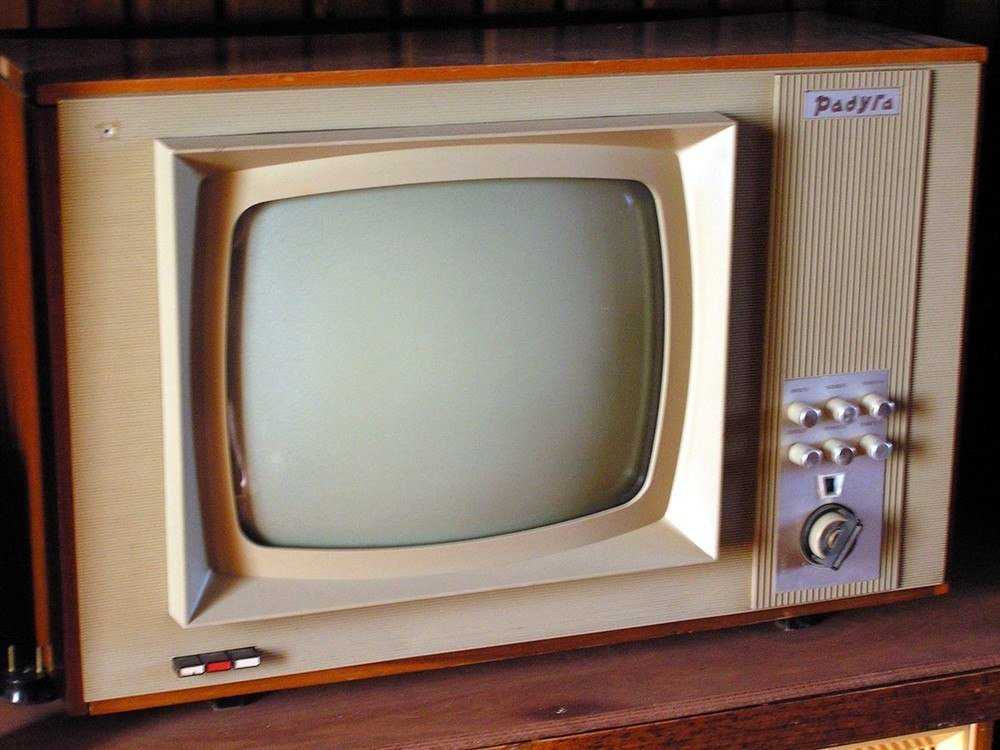 Как назывался первый цветной телевизор в ссср