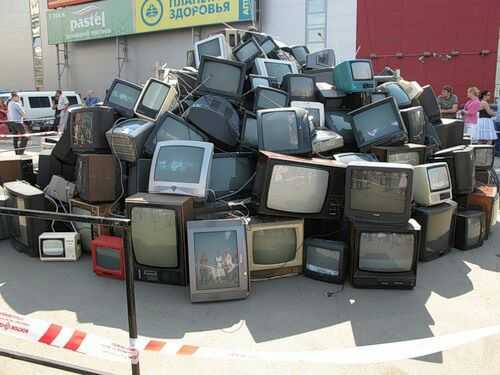 Варианты утилизации телевизоров: вывезти на свалку или сдать в приемник