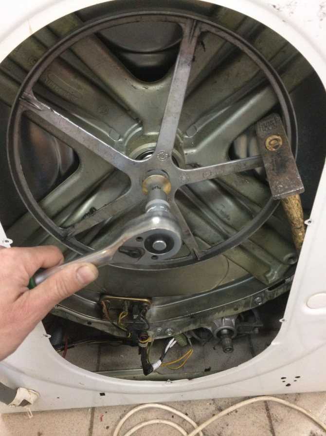 Замена подшипника в стиральной машине. Как снять его с барабана для ремонта Использование съемника.