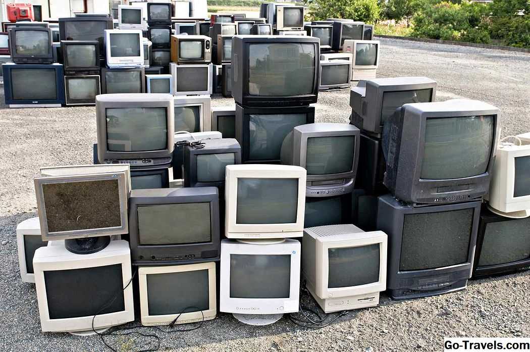 Куда сдать старые телевизоры - на свалку или в пункт утилизации?