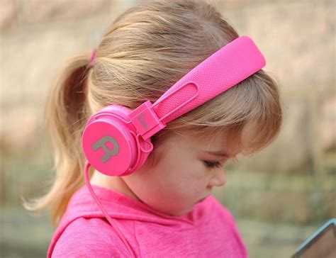Наушники для девочек: беспроводные и проводные. большие розовые наушники для подростков 7-10 лет и другие красивые модели