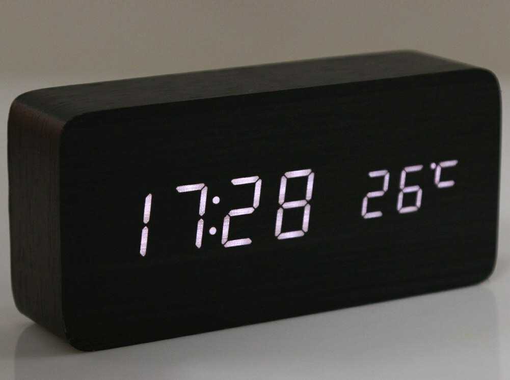 Настольные электронные светящиеся часы: цифровые часы на батарейках с ночной подсветкой, с термометром и светящимися цифрами, другие