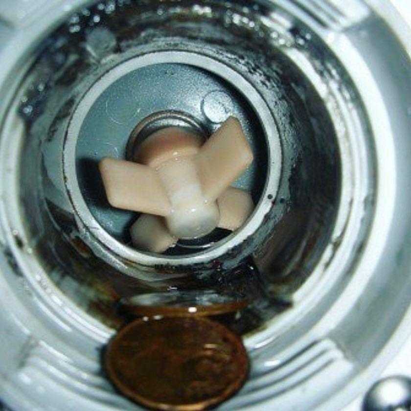 Не сливает воду стиральная машина: причины и их устранение