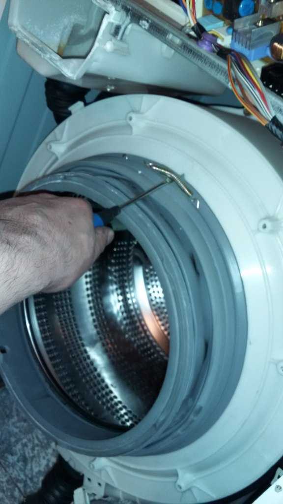 Самостоятельная замена уплотнительной резинки на автоматической стиральной машине: особенности и советы
