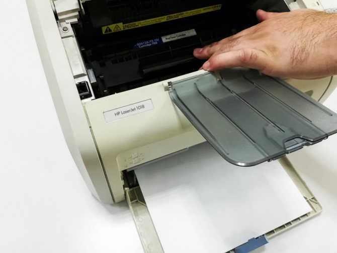 Как вытащить картридж из принтера, не повредив устройство?