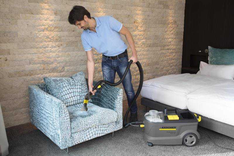 10 лучших пылесосов для чистки мягкой мебели и ковров - рейтинг 2021