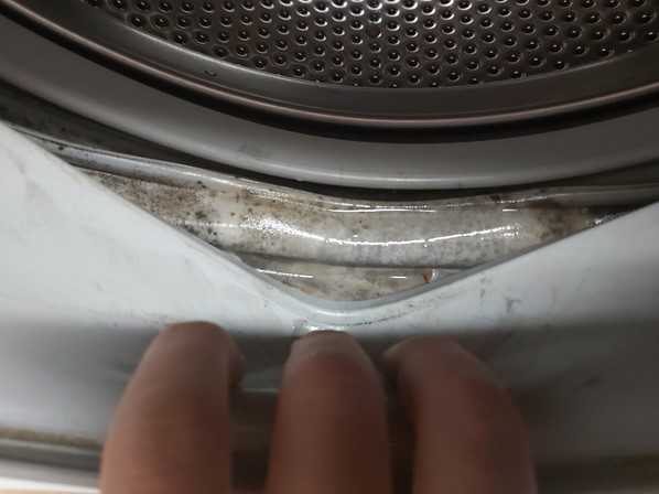 Течет стиральная машина: как устранить поломку самостоятельно