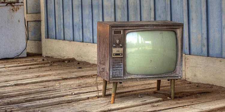 Куда сдать старый телевизор за деньги и на утилизацию