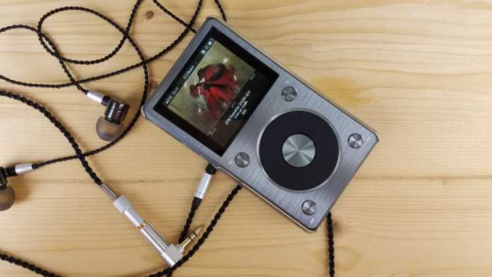 Чем отличаются современные MP3-плееры Разберем обзор цифровых плееров с качественным динамиком. Рассмотрим характеристики маленьких устройств на руку и других популярных моделей для прослушивания музыки. Как выбрать «свой» плеер