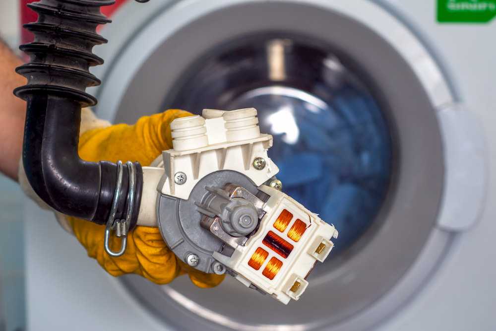 Как снять и заменить насос в стиральной машине?