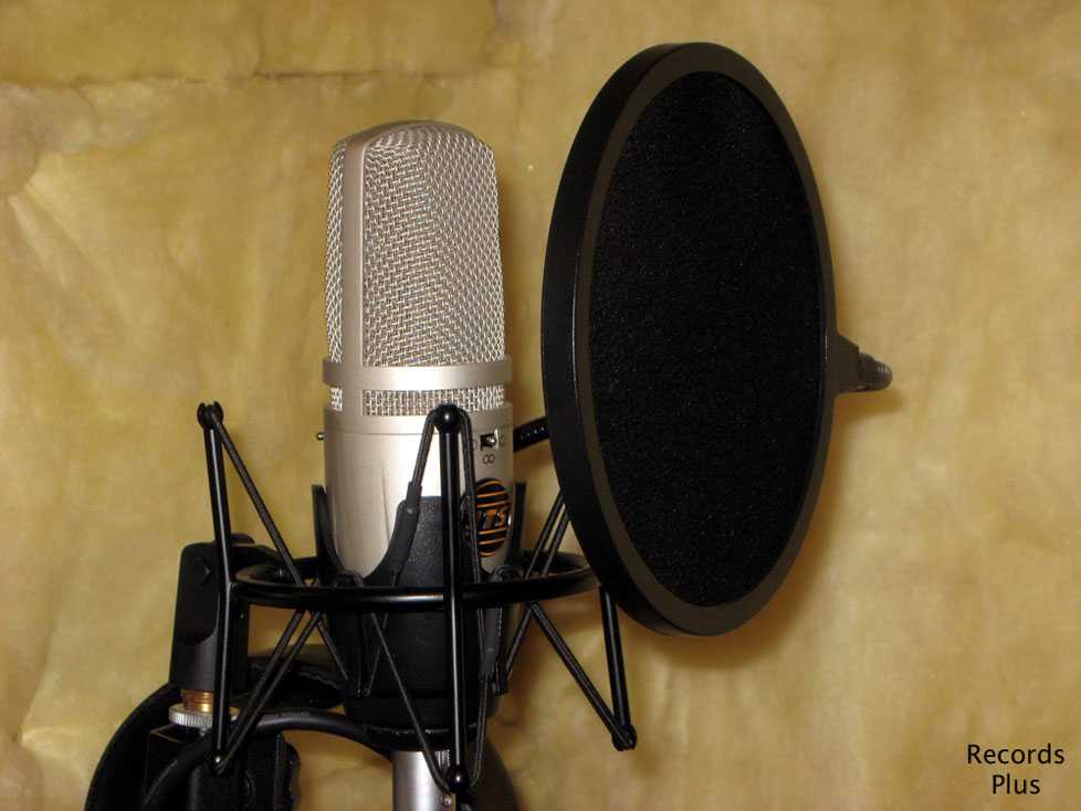 Как правильно пользоваться вокальными микрофонами на сцене?

	| prosound