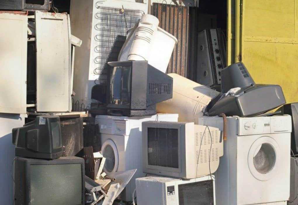 Куда сдать старый телевизор за деньги или на утилизацию