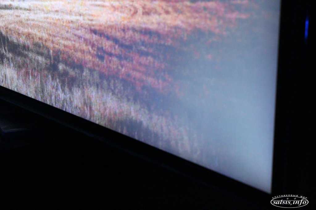 Пятна на телевизоре lg. Телевизор Samsung засветка экрана. Засветка монитора. Белое пятно на экране телевизора. Белые пятна на телевизоре.