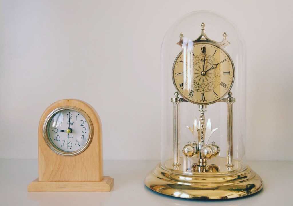 Настольные часы (45 фото) перекидные и - умные, говорящие часы для слепых и с символикой, деревянные - usadba33.ru