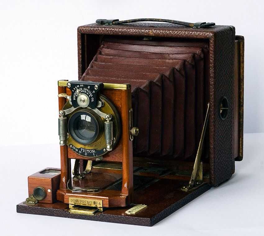 История изобретения первого фотоаппарата. Изобретения, которые были предшественниками первого фотоаппарата. В каком году изобрели первую фотокамеру в мире, и кто является ее изобретателем  Эволюция развития фотоприборов.