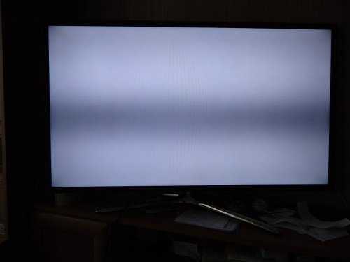 Горизонтальные полосы телевизоре самсунг. Телевизор самсунг темная полоса на экране снизу. Телевизор DEXP 32 вертикальная полоса. ЖК самсунг вертикальная полоса. Телевизор Филипс горизонтальные полосы на экране.