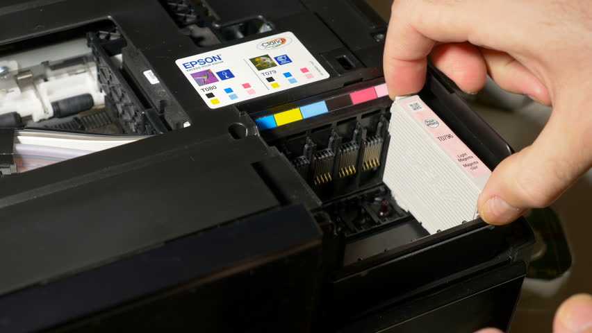 Эпсон не печатает черным. Картридж струйного принтера 45 Ink Print. После заправки картриджа принтер не печатает. Подсохло чернило в картридже.